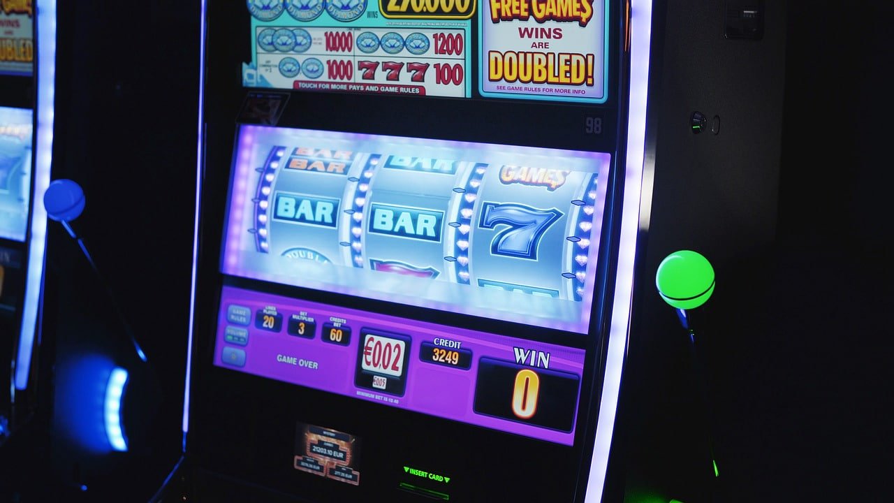 ur666 Sportsbook Bet ရလဒ်စစ်ဆေးနေသော Myanmar ကစားသမား မိုဘိုင်းဖုန်းတွင်
